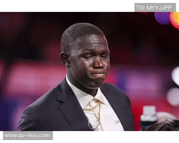 太阳主帅称赞马卢阿奇表现出色反应令人满意展现自信与进步 太阳主帅称赞马卢阿奇表现出色反应令人满意展现自信与进步