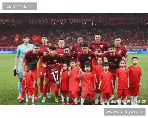 海港新闻官分享球队全家福穆斯卡特居中六名外援齐聚一堂